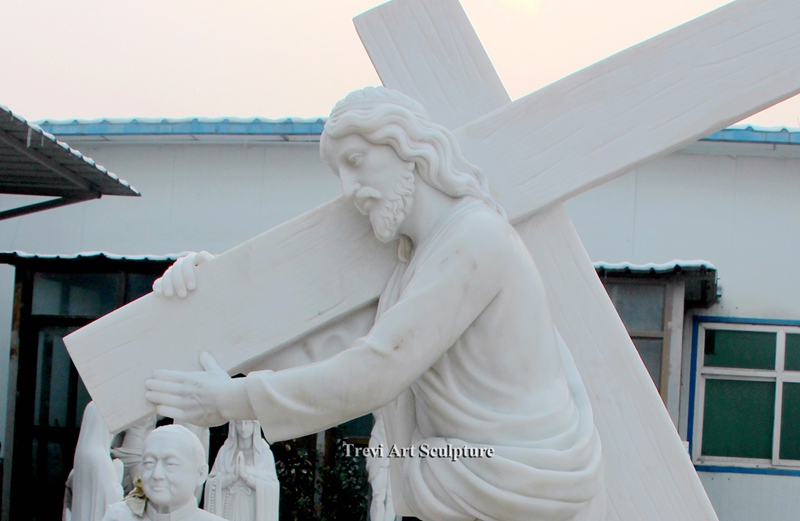 life size jesus carrying the cross statue
