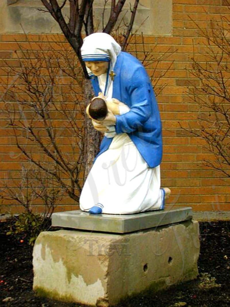 mother teresa monument-Trevi Sculpture