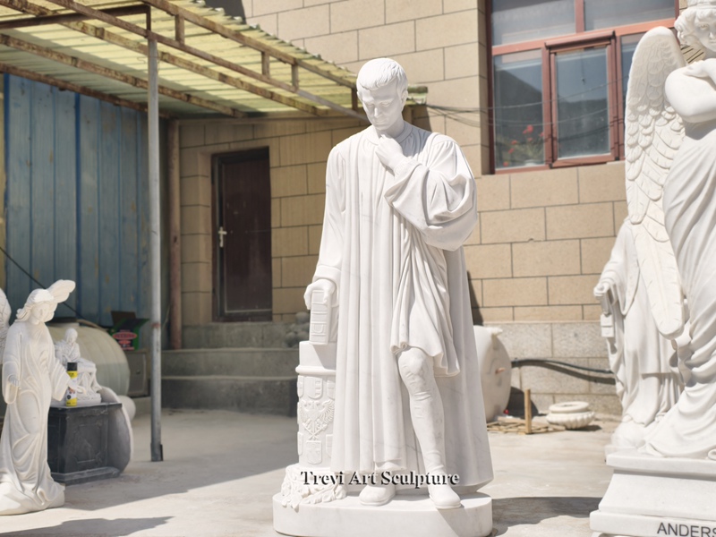 white marble niccolo machiavelli statue