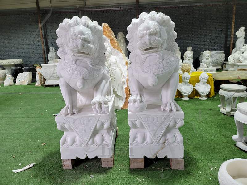 Lion Statue Home Decor Details: