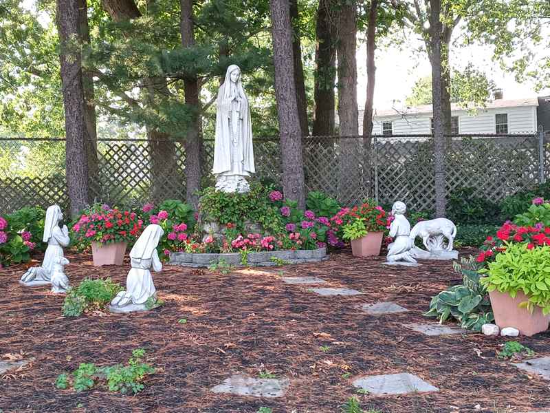 madonna and child garden statue-Trevi Sculpture