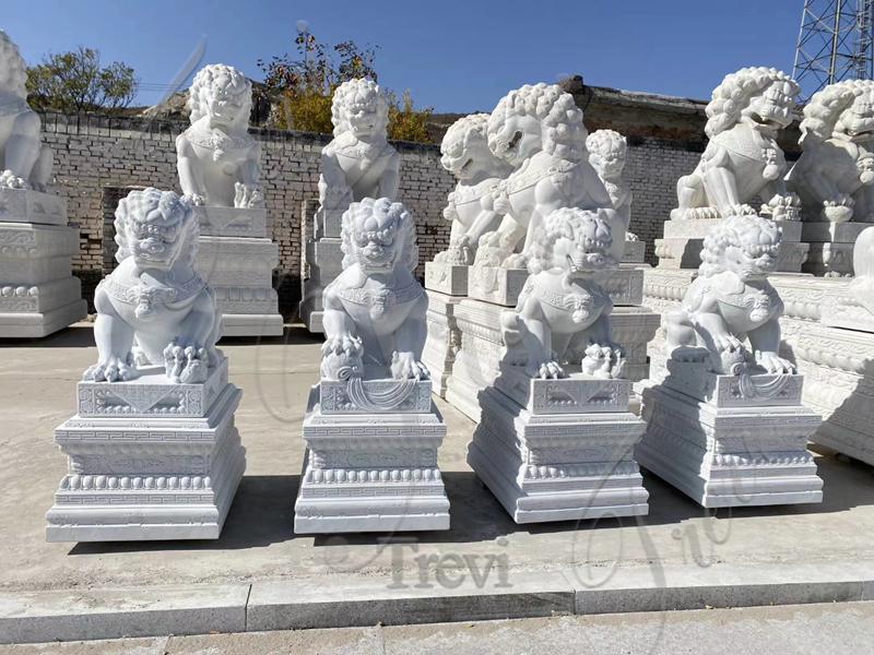 marble lions-Trevi Sculpture