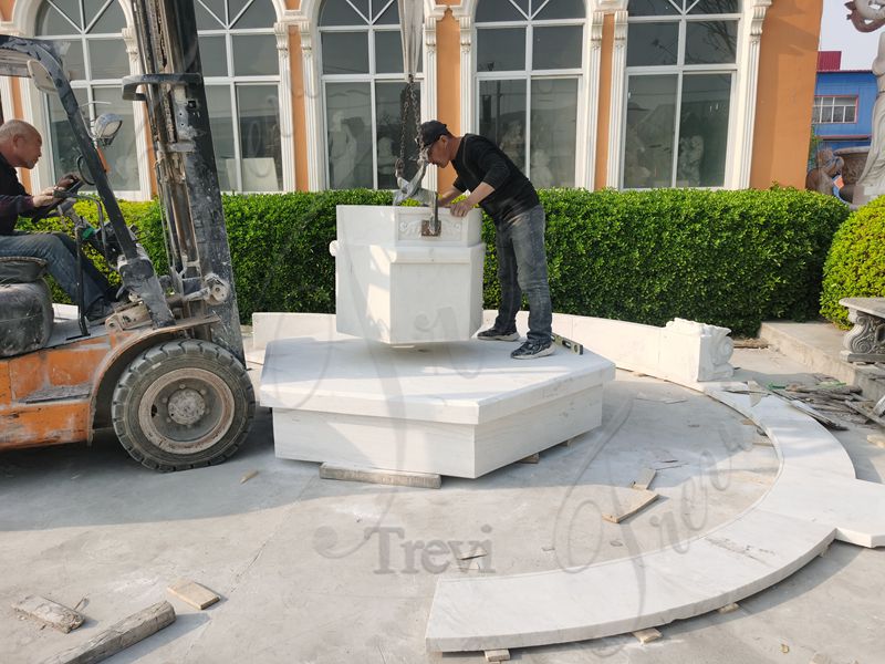 water testing for the marble statue fountain-Trevi Statue