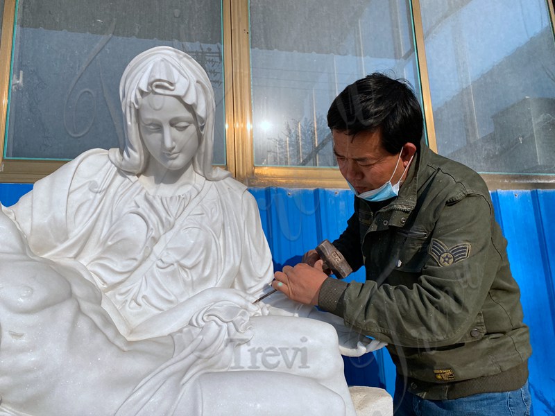 carving-artisans-for-the-marble-religious-statues-Trevi-Statue