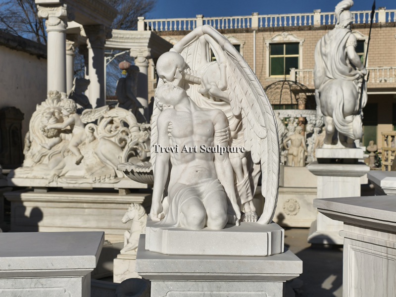 the kiss of death statue replica