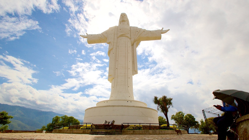 Cristo de la Concordia Statue