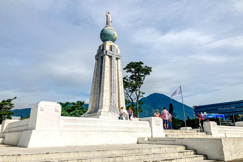 Monument to the Divine Savior of the World statue