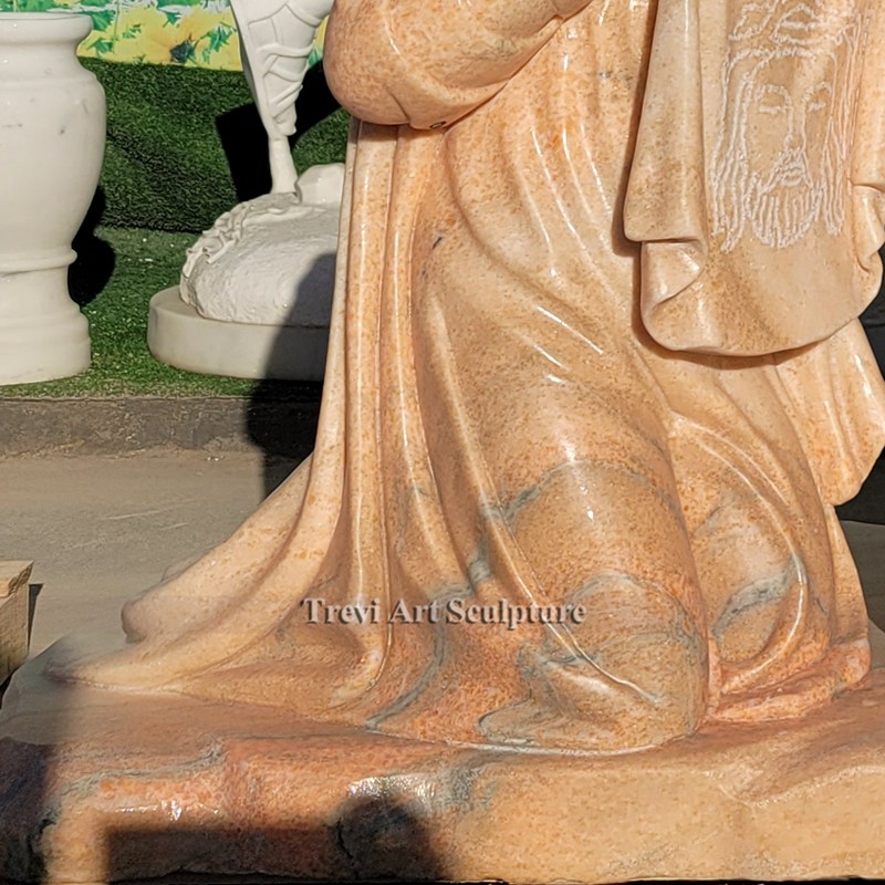 station vi veronica wipes the face of jesus statue detail 3