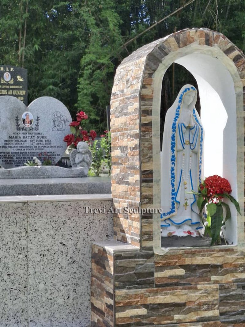 virgin mary monument