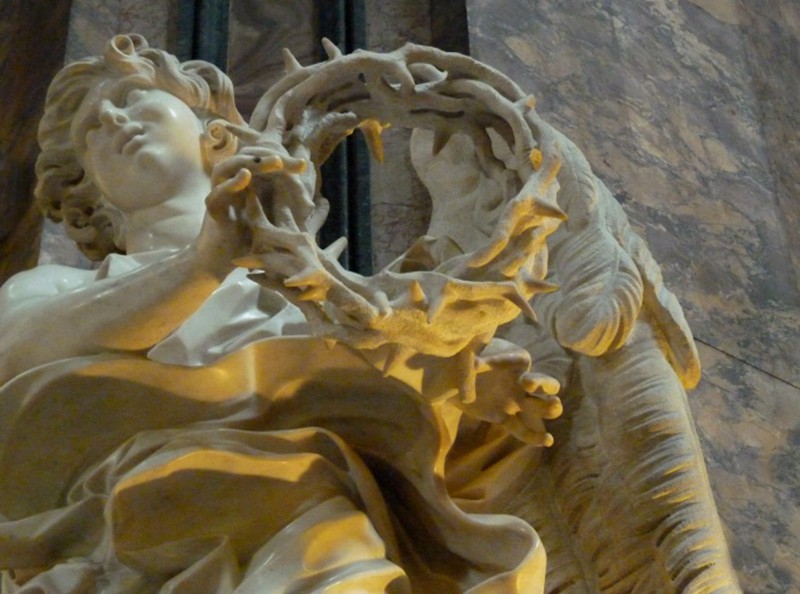 angel with the crown of thorns (bernini) 03