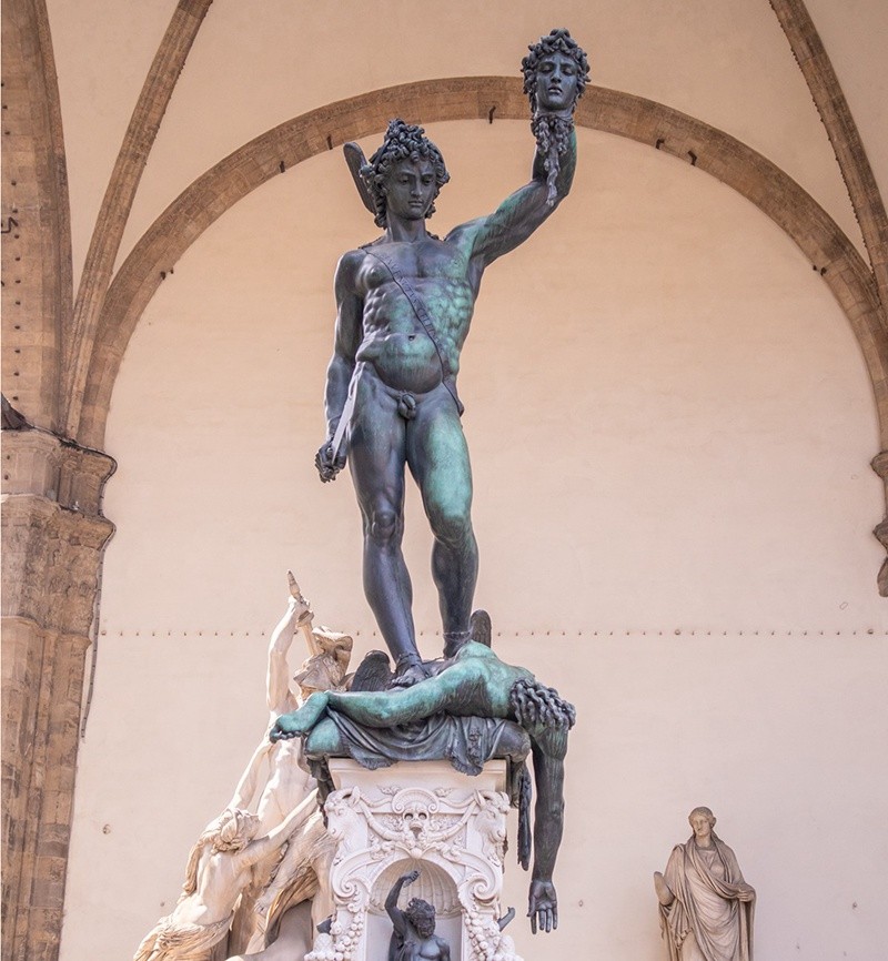 perseus with the head of medusa by benvenuto cellini