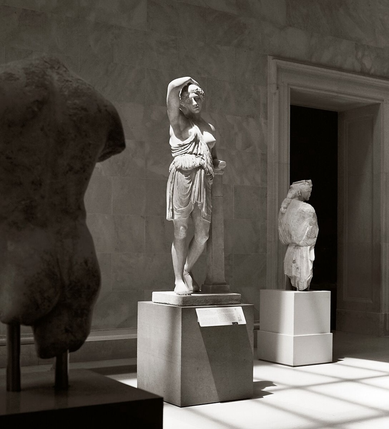 marble statue of a wounded amazon