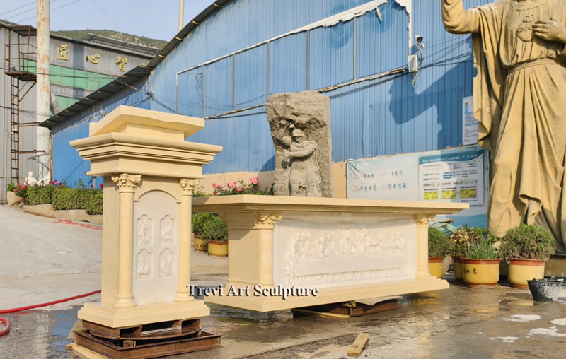 roman catholic altar