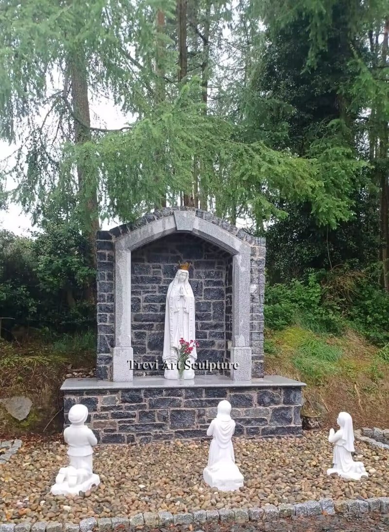 create a group mary sculpture scene