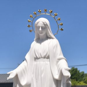 virgin mary statue